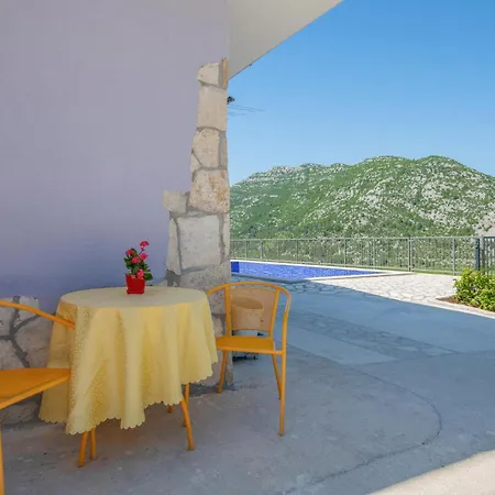2 Bedroom Gorgeous In * Umcani