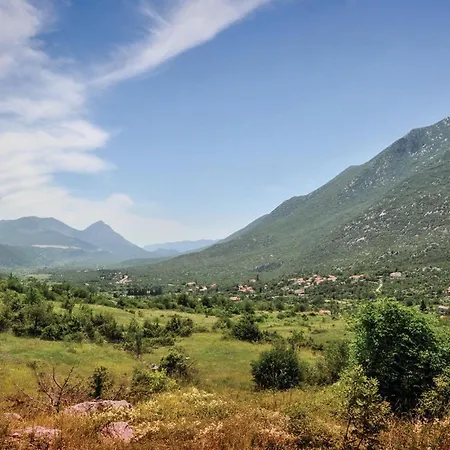 2 Bedroom Gorgeous In Σπίτι διακοπών *